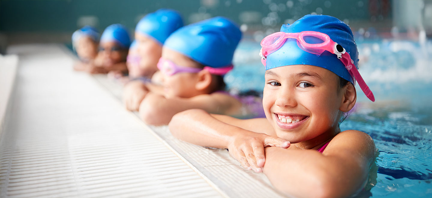 villa sport kids at the pool